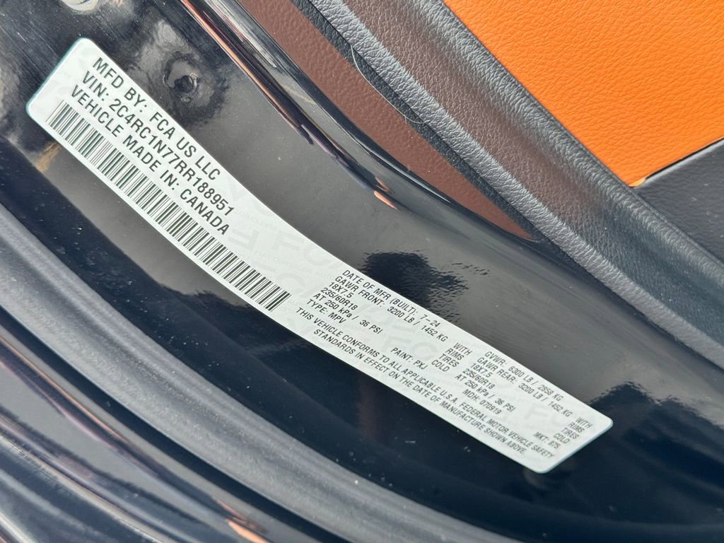 Used 2024 Chrysler Pacifica Pinnacle image 40