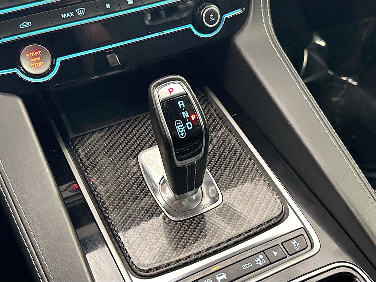 Used 2020 Jaguar F-PACE SVR image 17