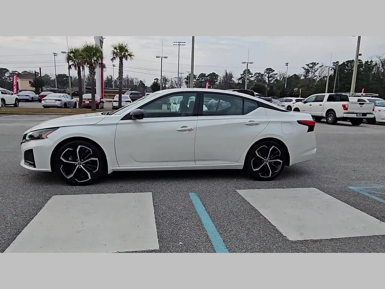 Used 2024 Nissan Altima 2.5 SR w/ SR Premium Package image 25