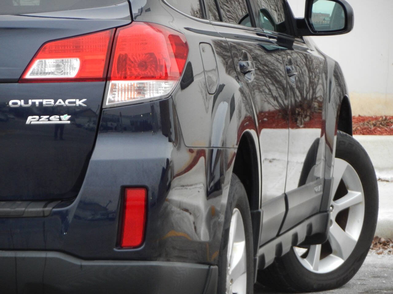 Used 2013 Subaru Outback 2.5i Premium AWD/4WD image 17