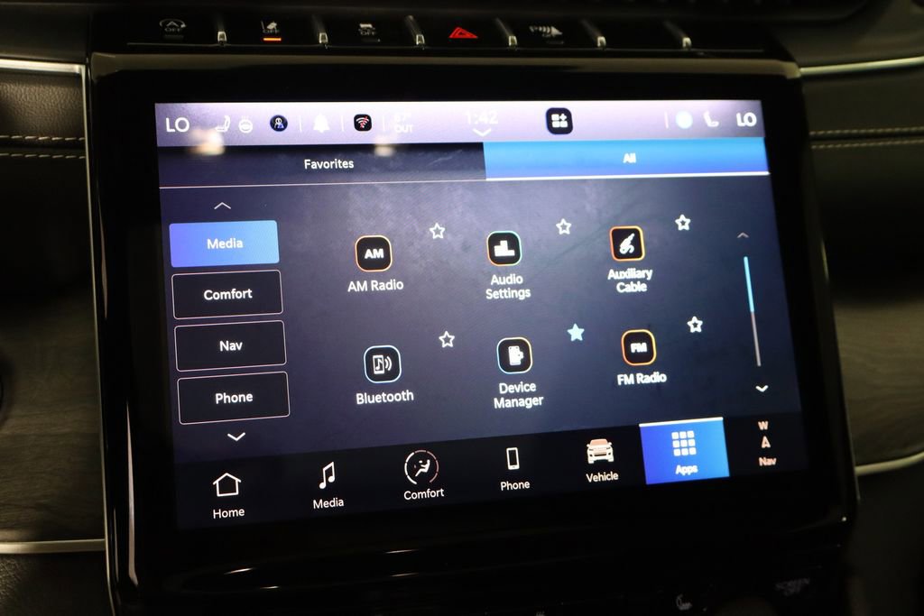 Used 2024 Jeep Grand Cherokee Limited w/ Black Appearance Package image 36