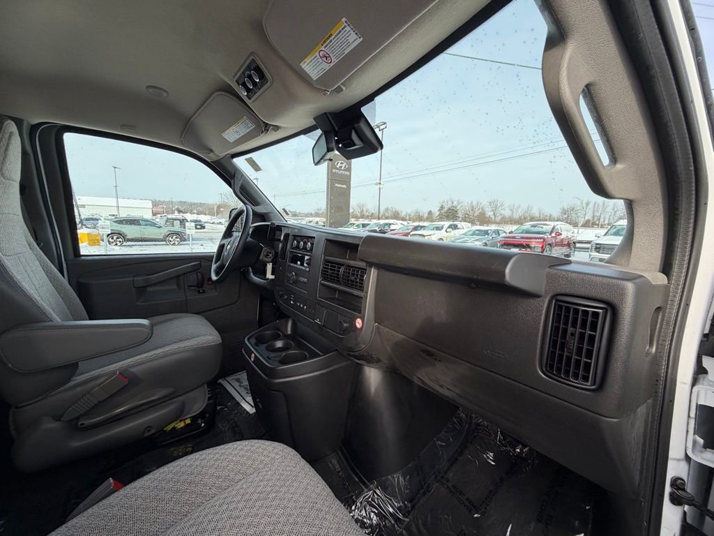 Used 2025 Chevrolet Express 3500 LT w/ LT Preferred Equipment Group RWD image 13