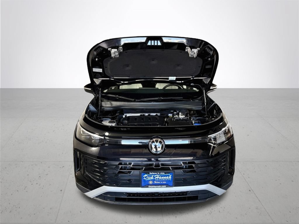 Certified 2025 Volkswagen Tiguan SE FWD image 22