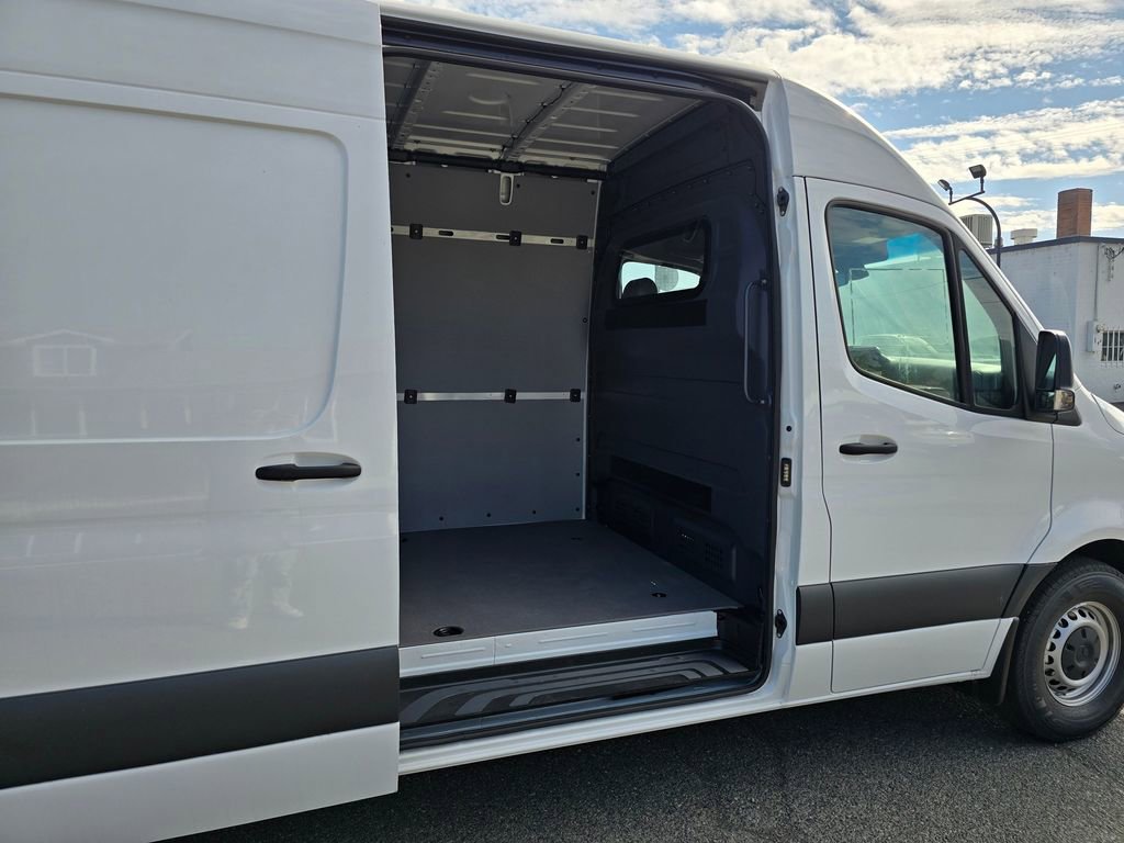 Used 2024 Mercedes-Benz Sprinter 2500 image 14