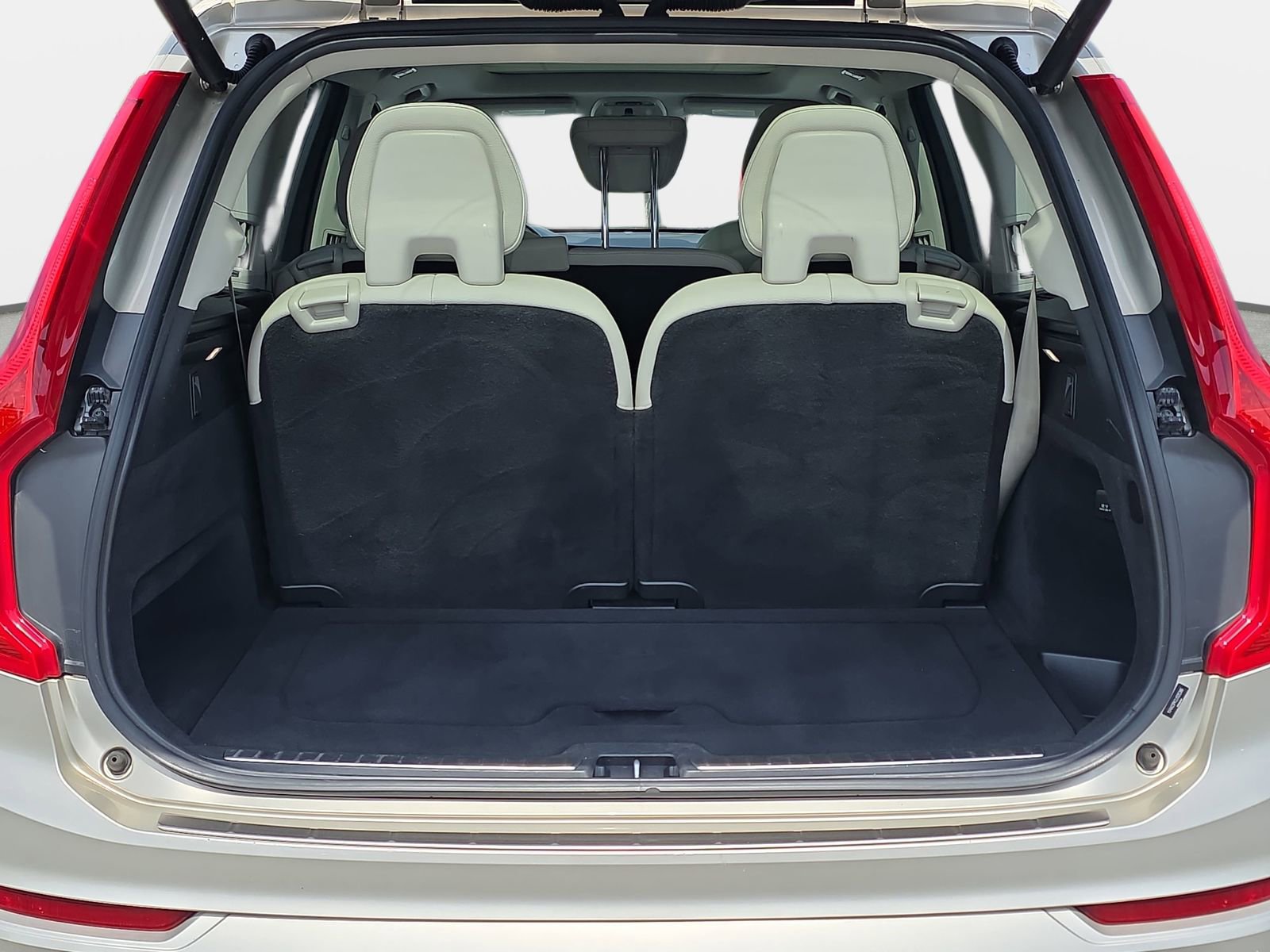 Used 2018 Volvo XC90 T6 Momentum w/ Convenience Package AWD/4WD image 13