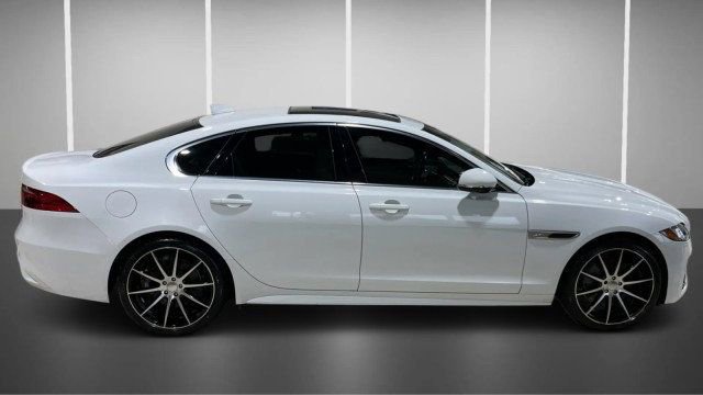 Used 2022 Jaguar XF R-Dynamic SE image 7