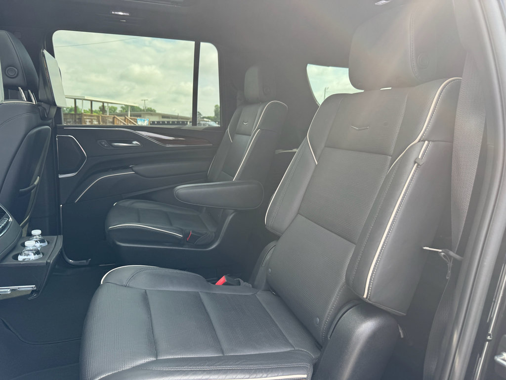 Used 2023 Cadillac Escalade ESV Premium Luxury w/ Performance Package AWD/4WD image 16