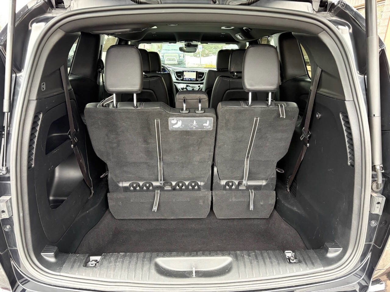 Used 2019 Chrysler Pacifica Touring-L w/ Advanced Safetytec Group FWD image 15