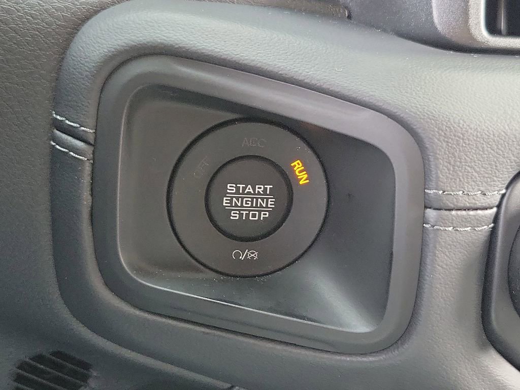 Certified 2025 Jeep Wrangler Unlimited Sahara w/ Safety Group AWD/4WD image 25