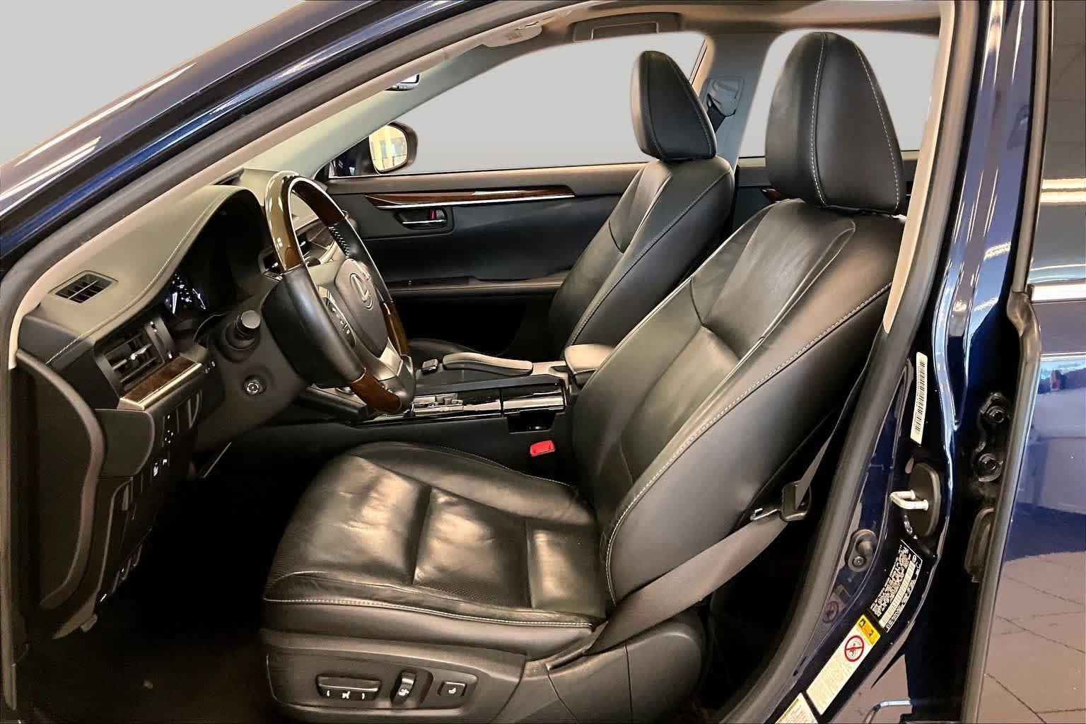 Used 2015 Lexus ES 350 w/ Luxury Package FWD image 7