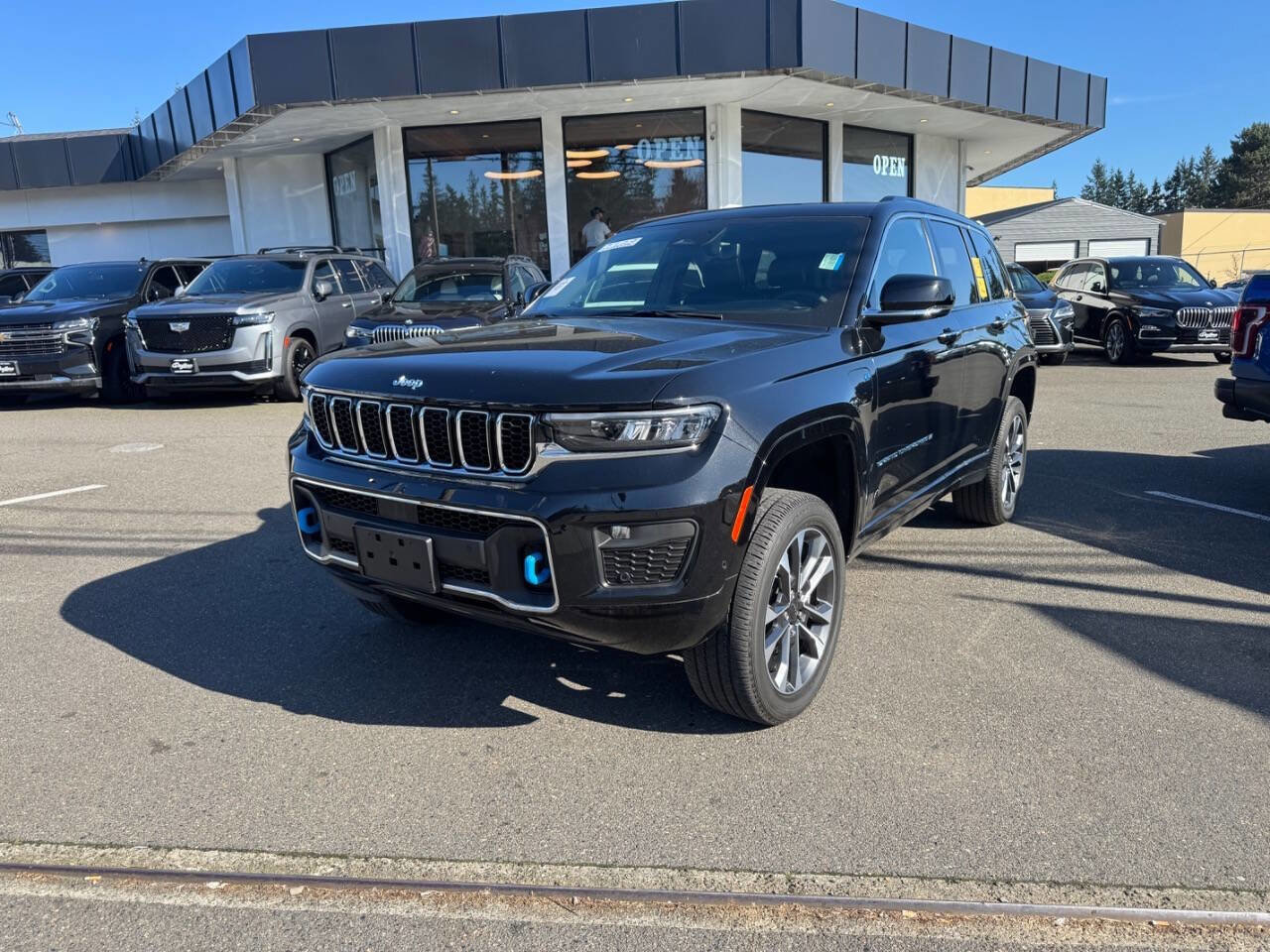 Used 2023 Jeep Grand Cherokee Overland w/ Luxury Tech Group IV AWD/4WD image 1