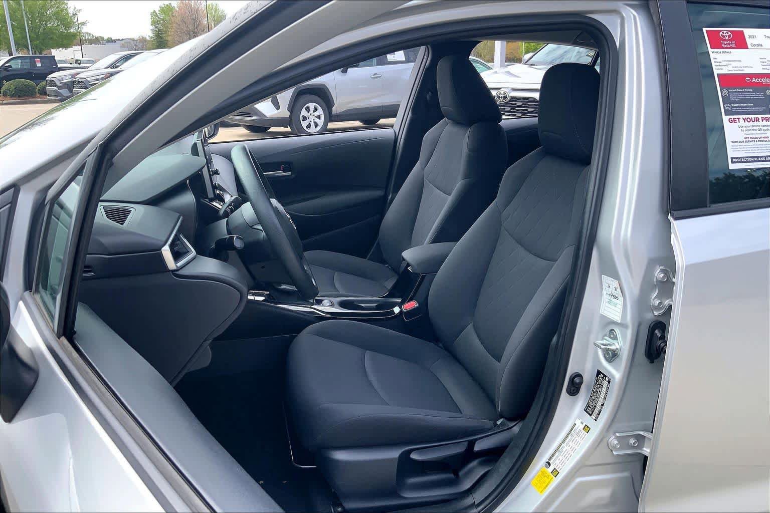 Used 2021 Toyota Corolla LE image 8