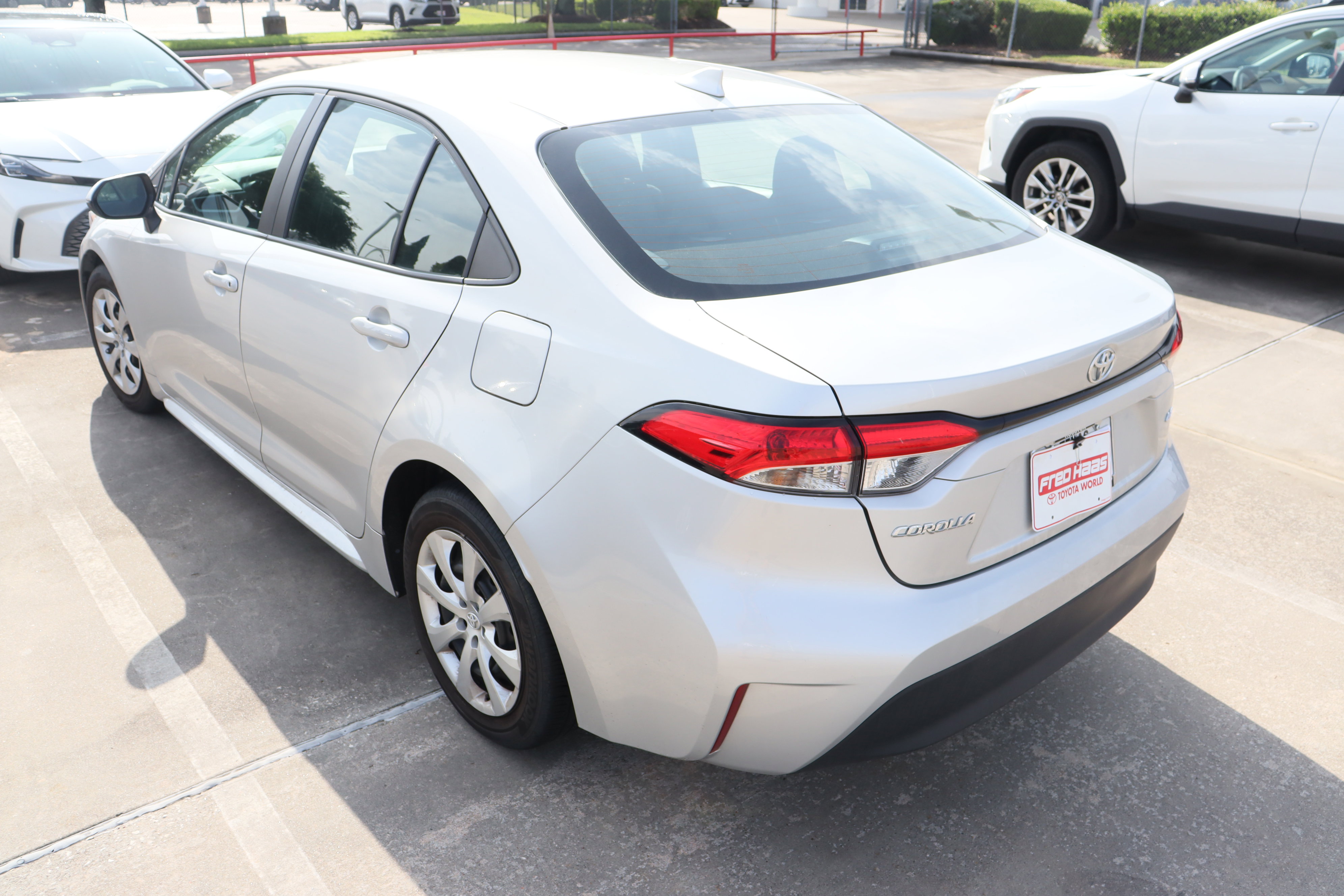 Used 2025 Toyota Corolla LE FWD image 6