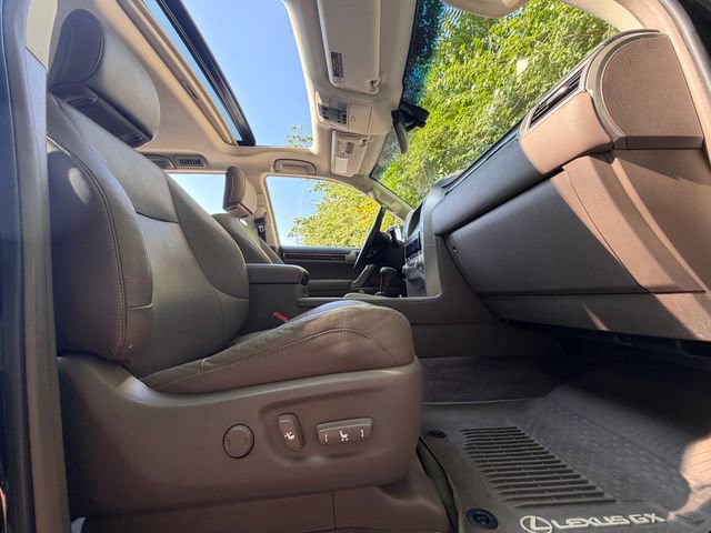 Used 2018 Lexus GX 460 Premium w/ Premium Package AWD/4WD image 19