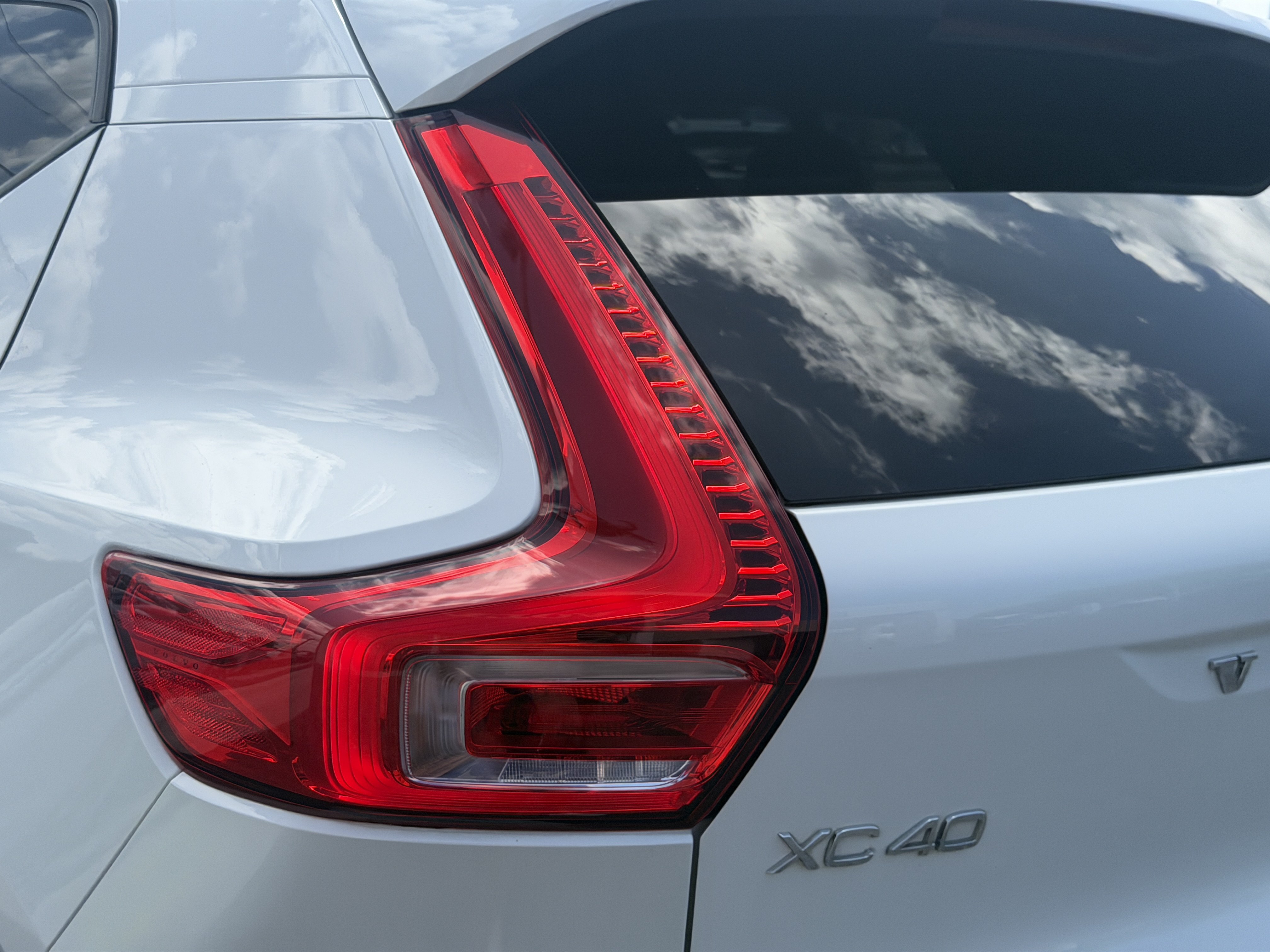 Used 2021 Volvo XC40 T5 Momentum w/ Protection Package Premier AWD/4WD image 9