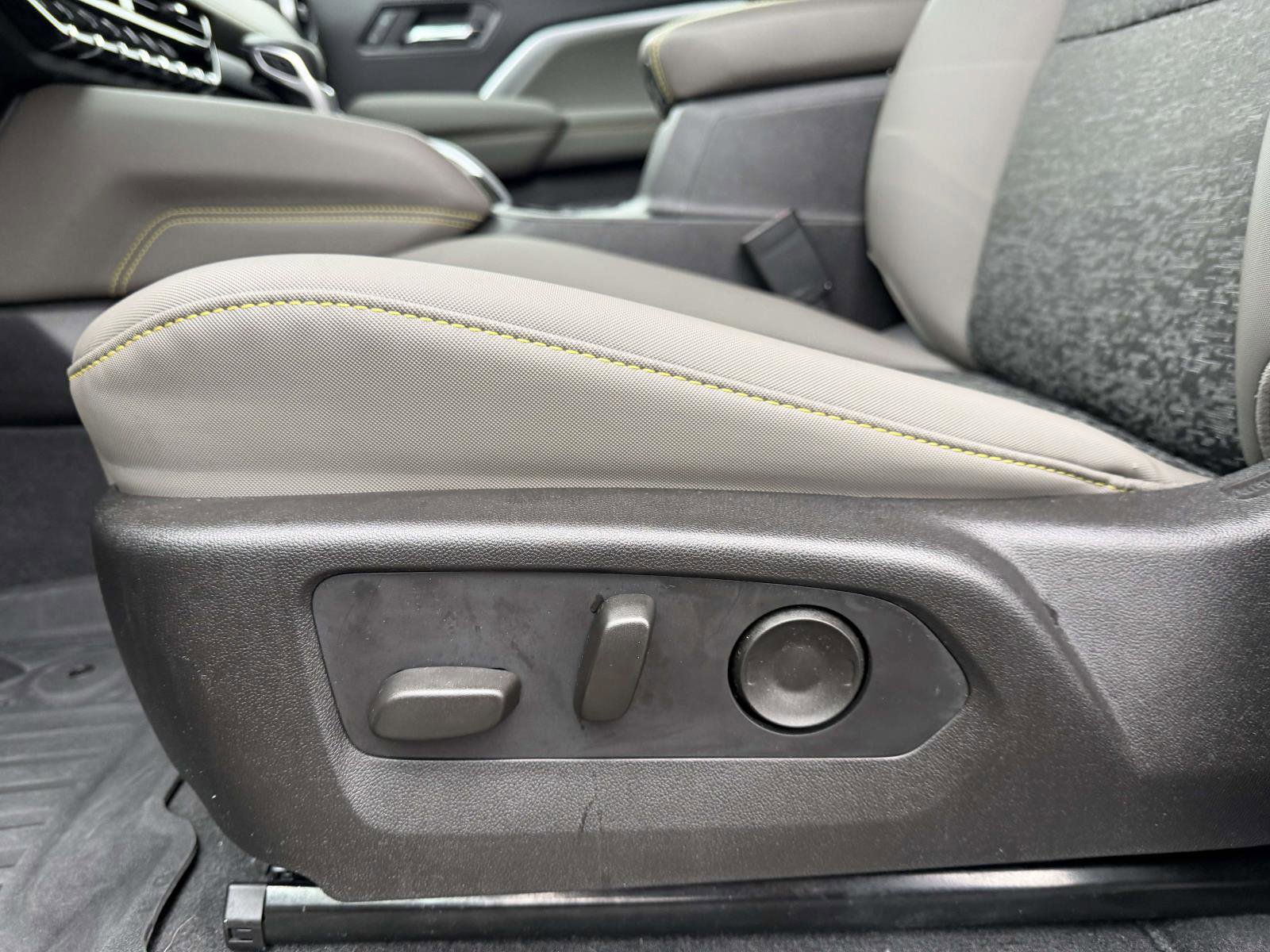 Certified 2024 Chevrolet Colorado ZR2 w/ Safety Package image 15