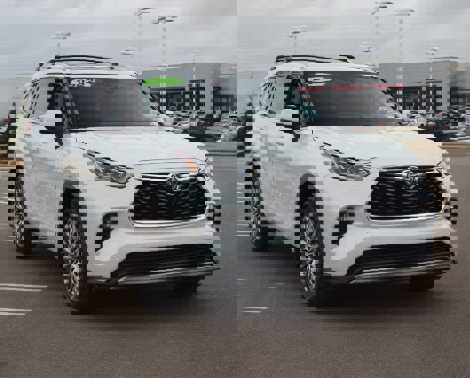 Used 2022 Toyota Highlander Platinum image 2