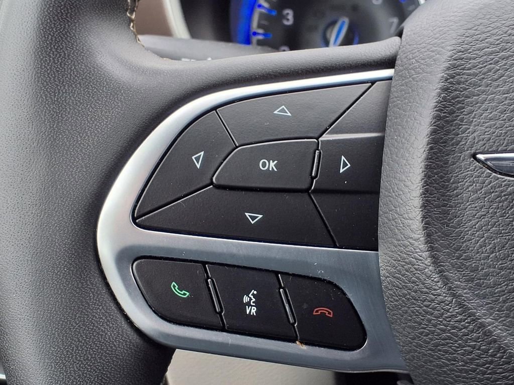 Used 2023 Chrysler Voyager LX image 29