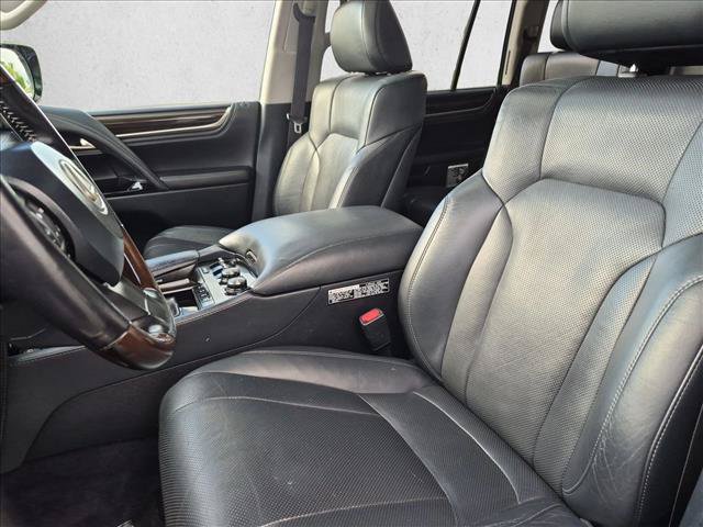 Used 2018 Lexus LX 570 4WD image 17