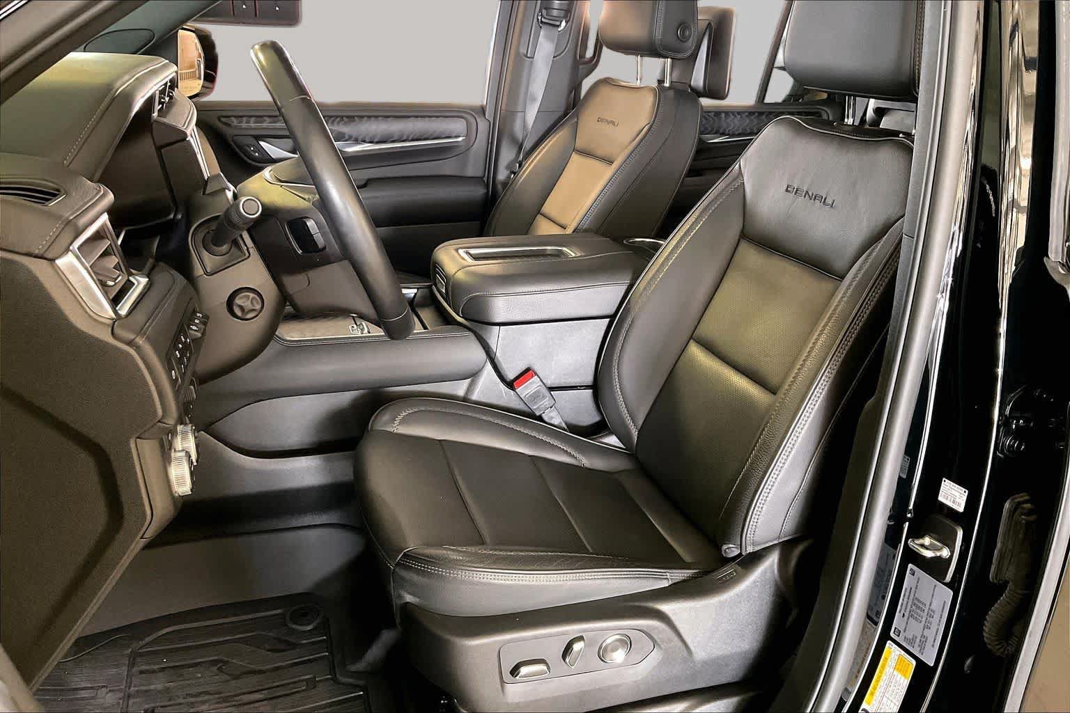 Used 2024 GMC Yukon Denali w/ Denali Reserve Package AWD/4WD image 7