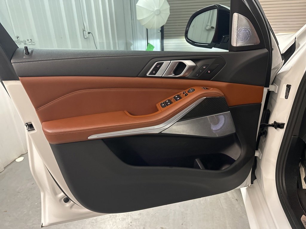 Used 2021 BMW X5 M50i w/ Executive Package image 11