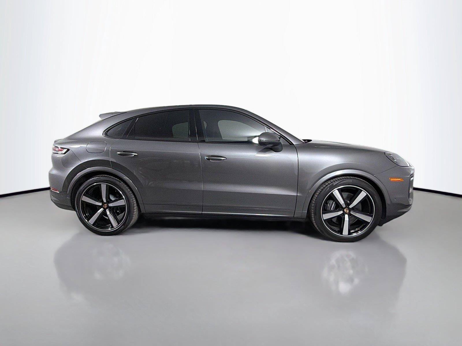 Certified 2025 Porsche Cayenne Coupe AWD/4WD image 8