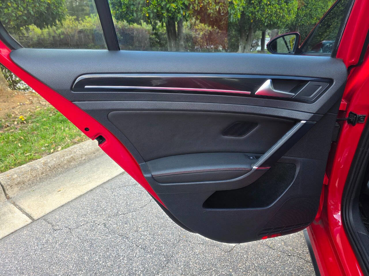 Used 2015 Volkswagen GTI SE w/ Lighting Package (SEL) FWD image 27