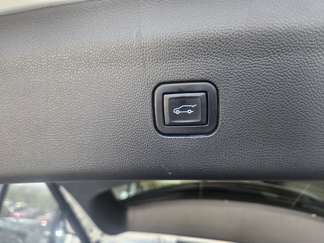 Used 2022 Buick Enclave Premium w/ Surround and Sites Package AWD/4WD image 13