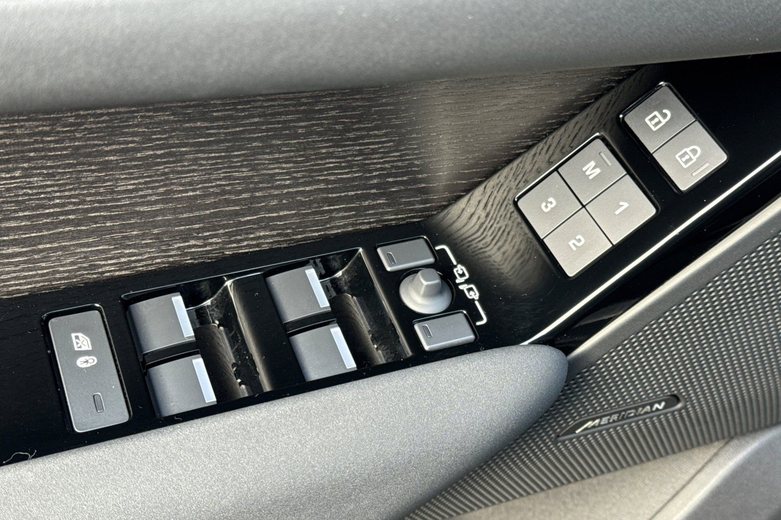 Used 2025 Land Rover Range Rover Velar Dynamic SE image 11