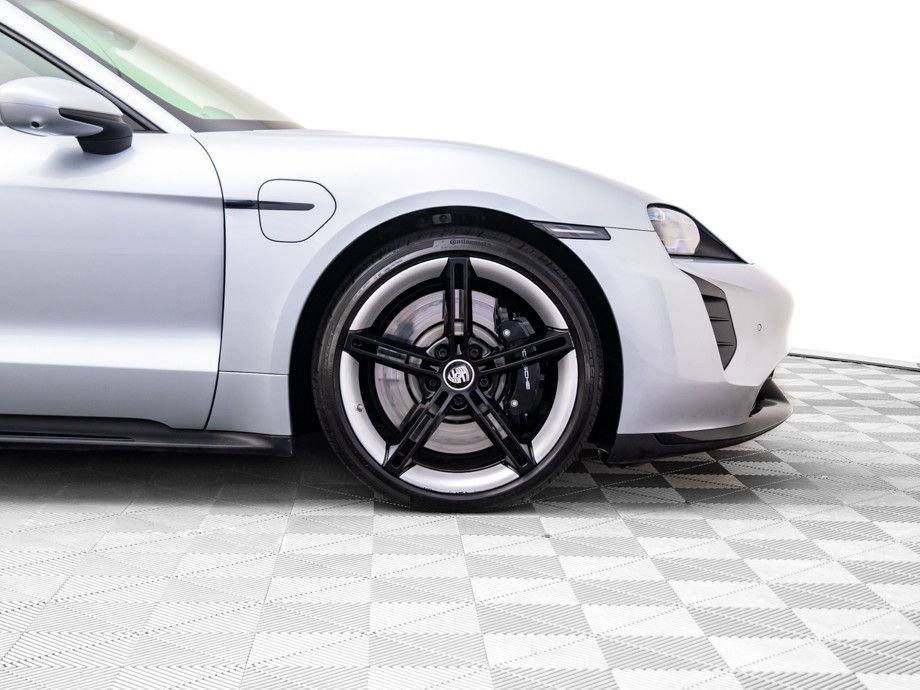 Used 2021 Porsche Taycan Turbo image 34