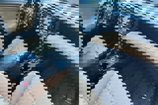 Used 2018 Toyota RAV4 XLE image 18