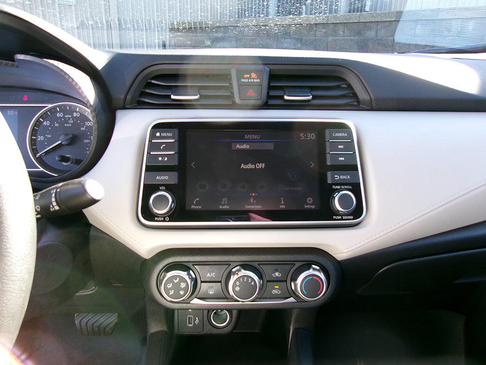 Used 2021 Nissan Versa SV FWD image 13