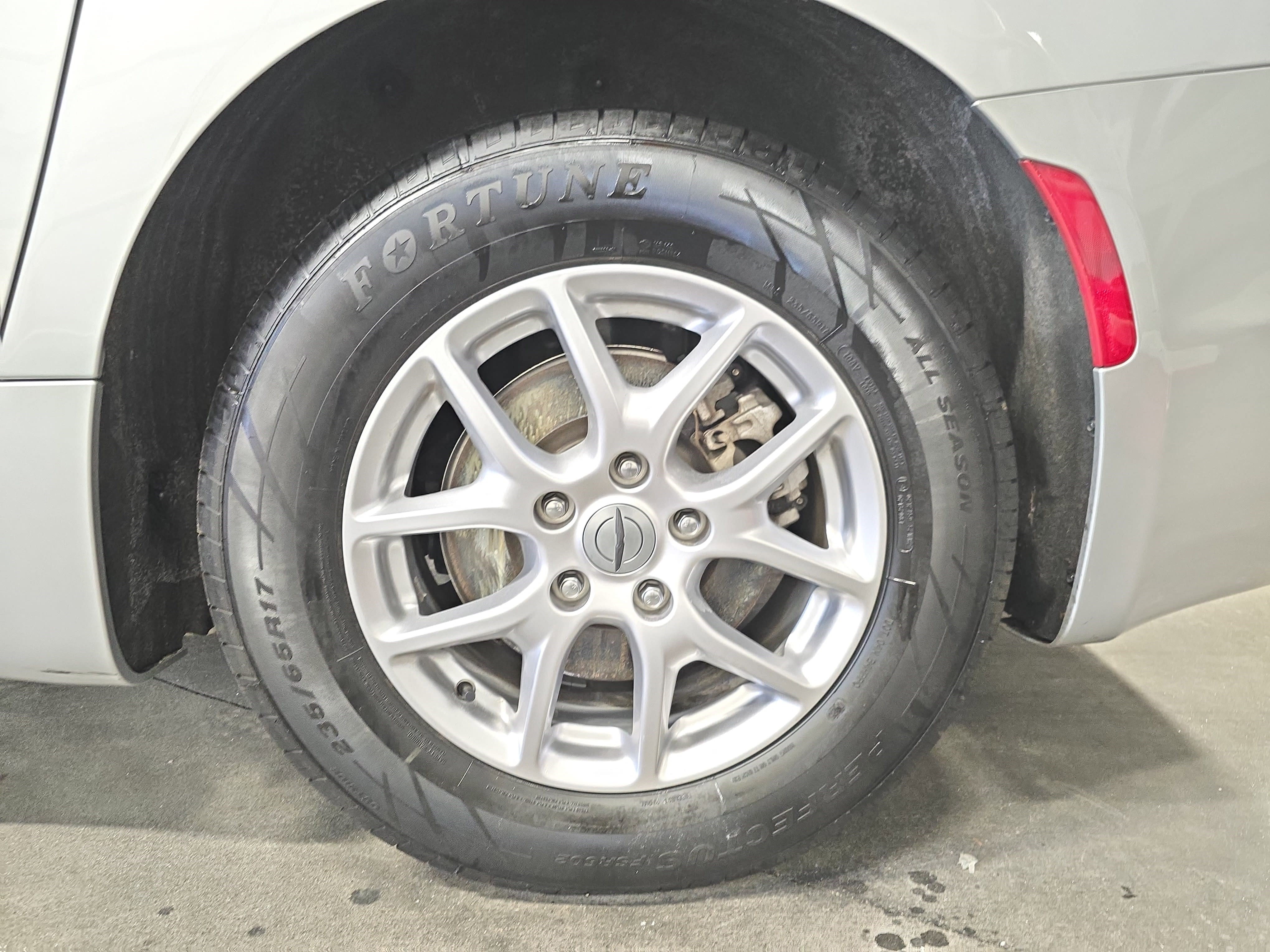 Used 2024 Chrysler Pacifica Touring-L image 29