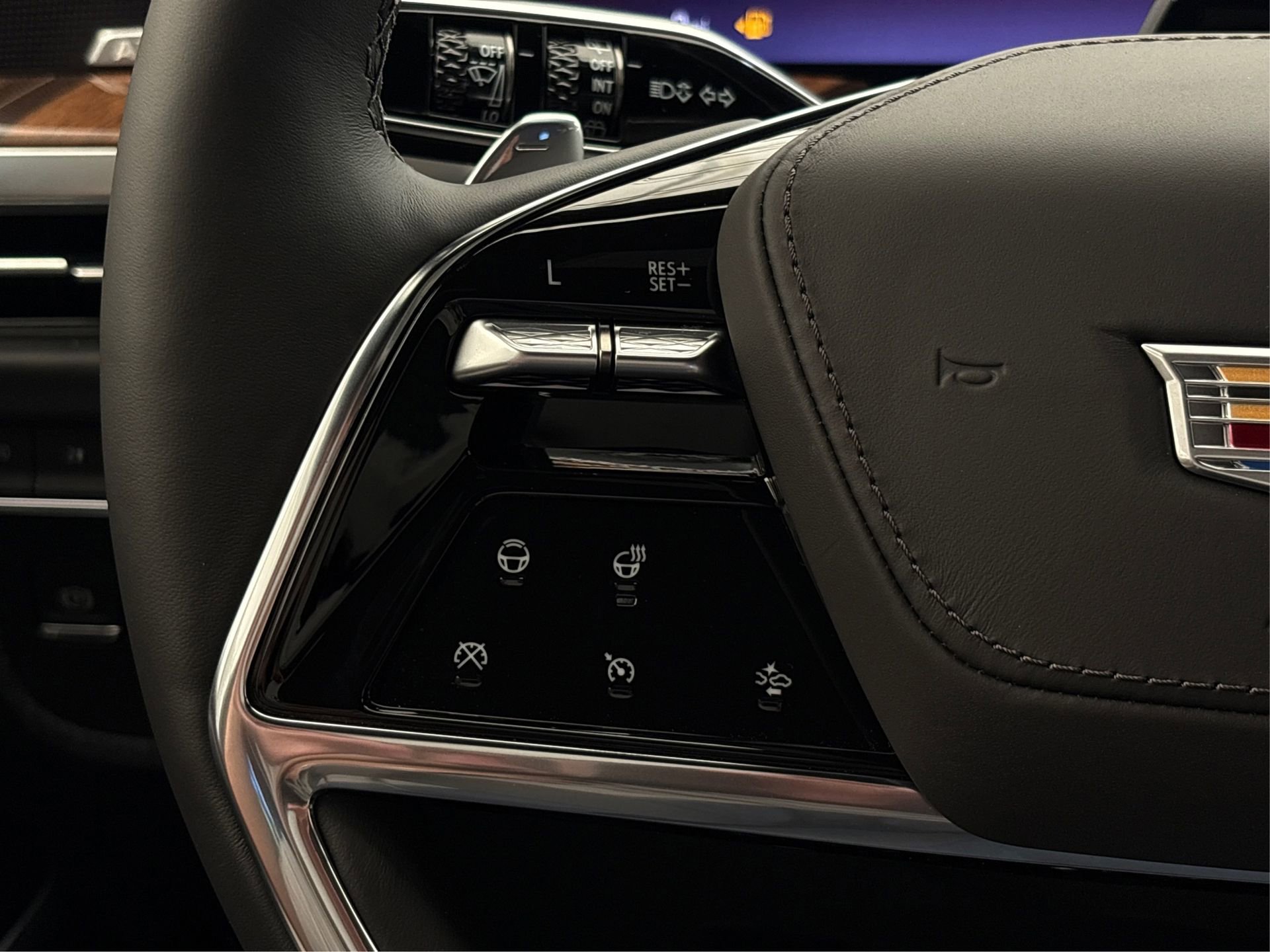 Used 2025 Cadillac Escalade Sport Platinum w/ LPO, ONYX Package image 29