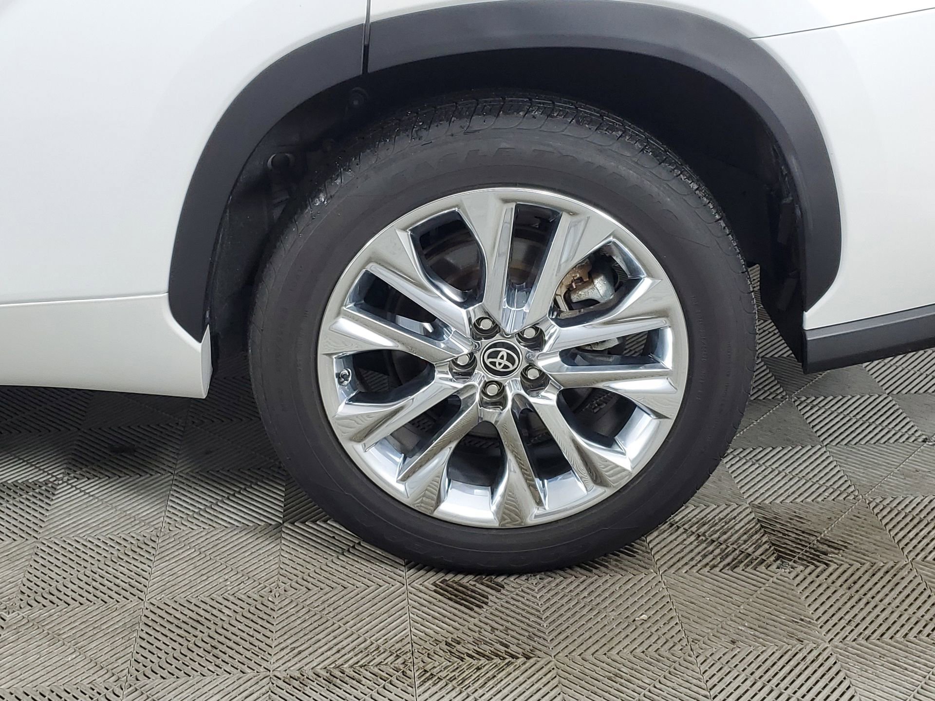 Used 2023 Toyota Highlander Limited image 18