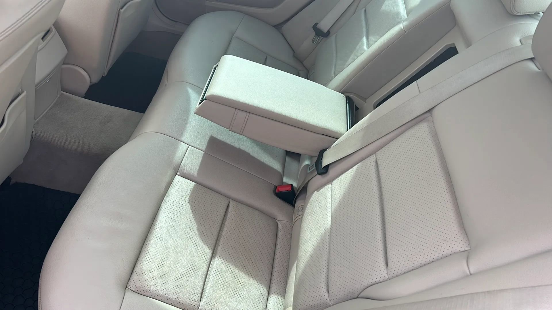 Used 2016 Mercedes-Benz E 350 4MATIC Sedan w/ Premium Package image 39