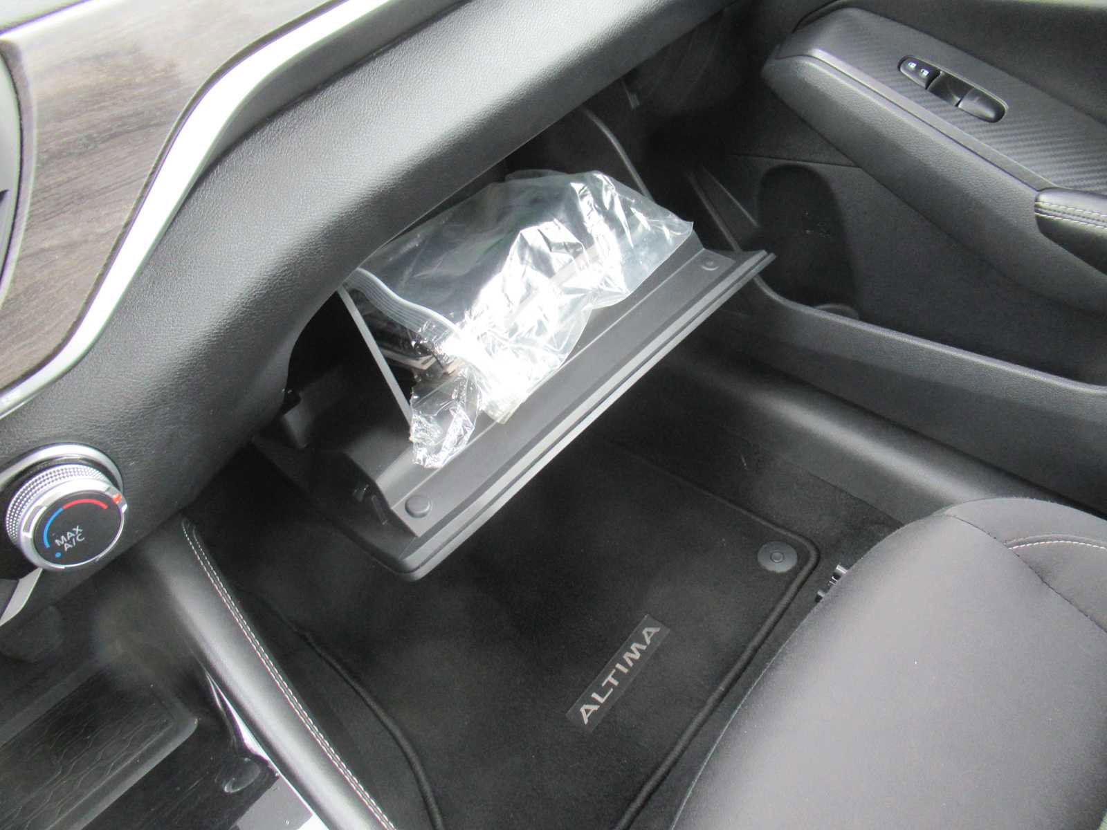 Used 2024 Nissan Altima 2.5 SV w/ SV Premium Package image 38