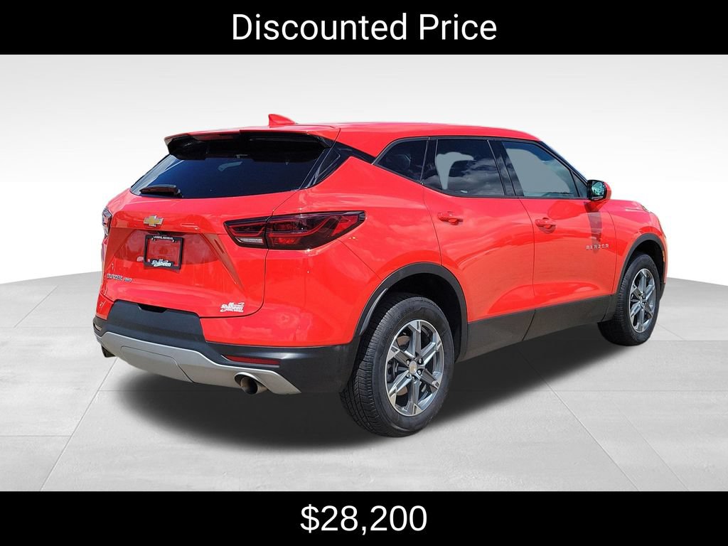 Used 2025 Chevrolet Blazer LT AWD/4WD image 3