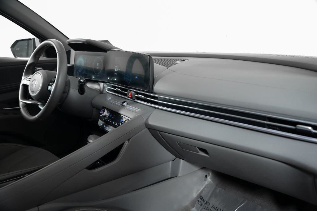 Certified 2025 Hyundai Elantra SEL FWD image 36