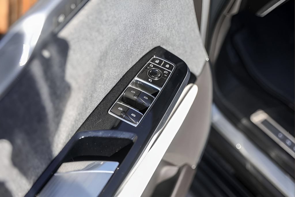 Used 2025 Cadillac Escalade Sport Platinum w/ LPO, Floor Liner Package AWD/4WD image 21