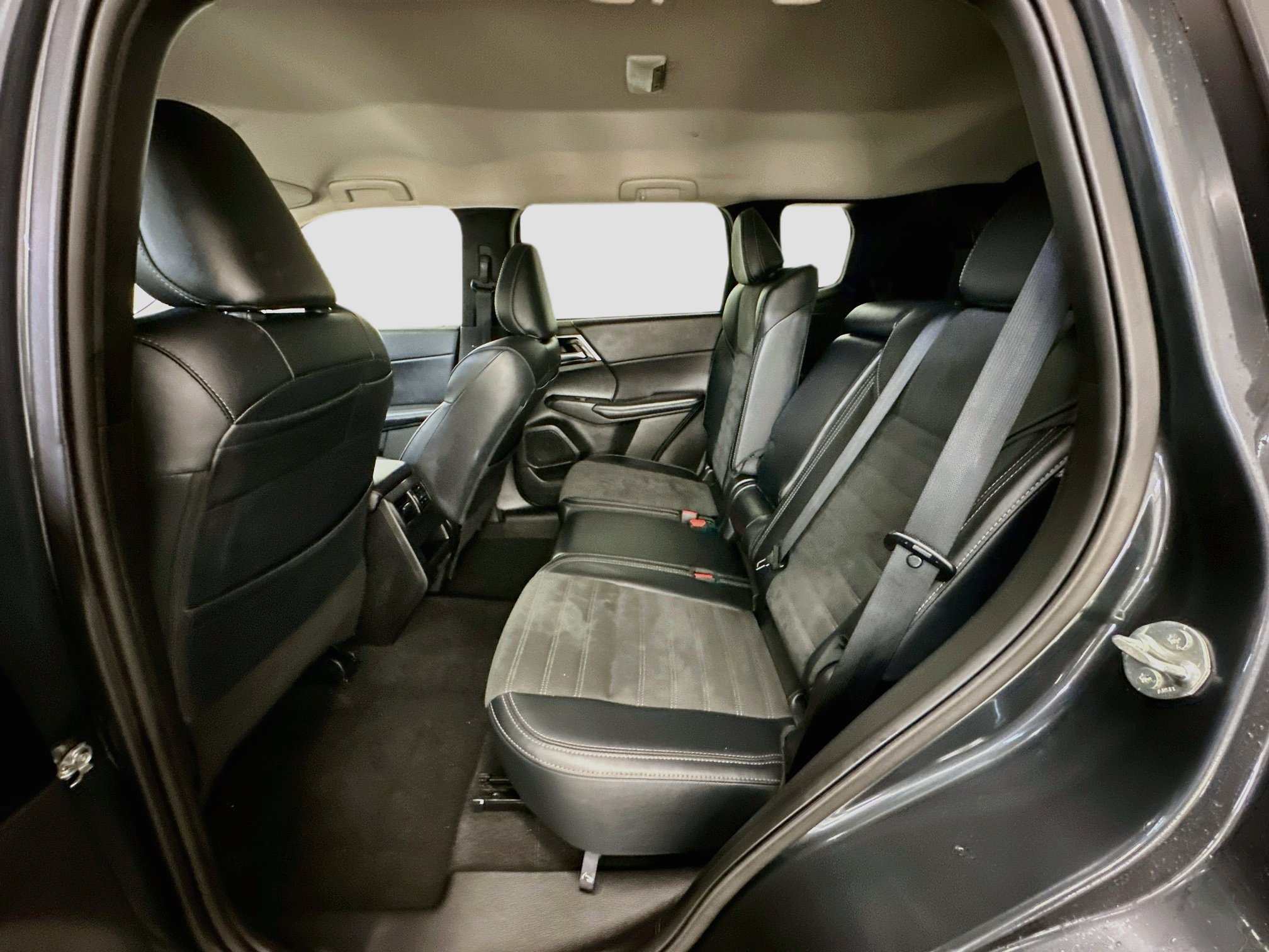 Used 2024 Mitsubishi Outlander SE AWD/4WD image 29