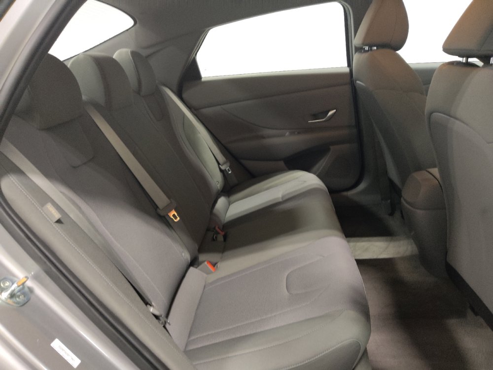 Used 2025 Hyundai Elantra SE FWD image 19