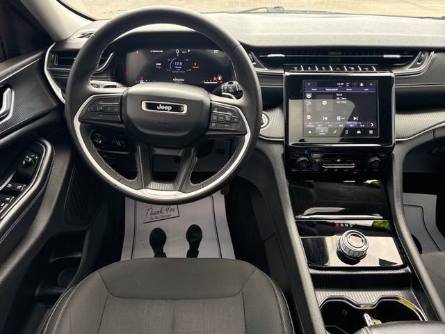 Used 2023 Jeep Grand Cherokee Laredo X image 9