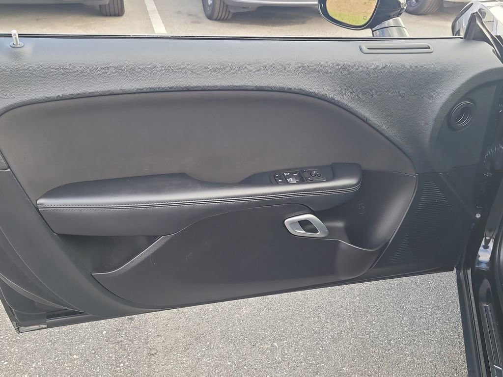 Used 2022 Dodge Challenger R/T w/ Blacktop Package image 8