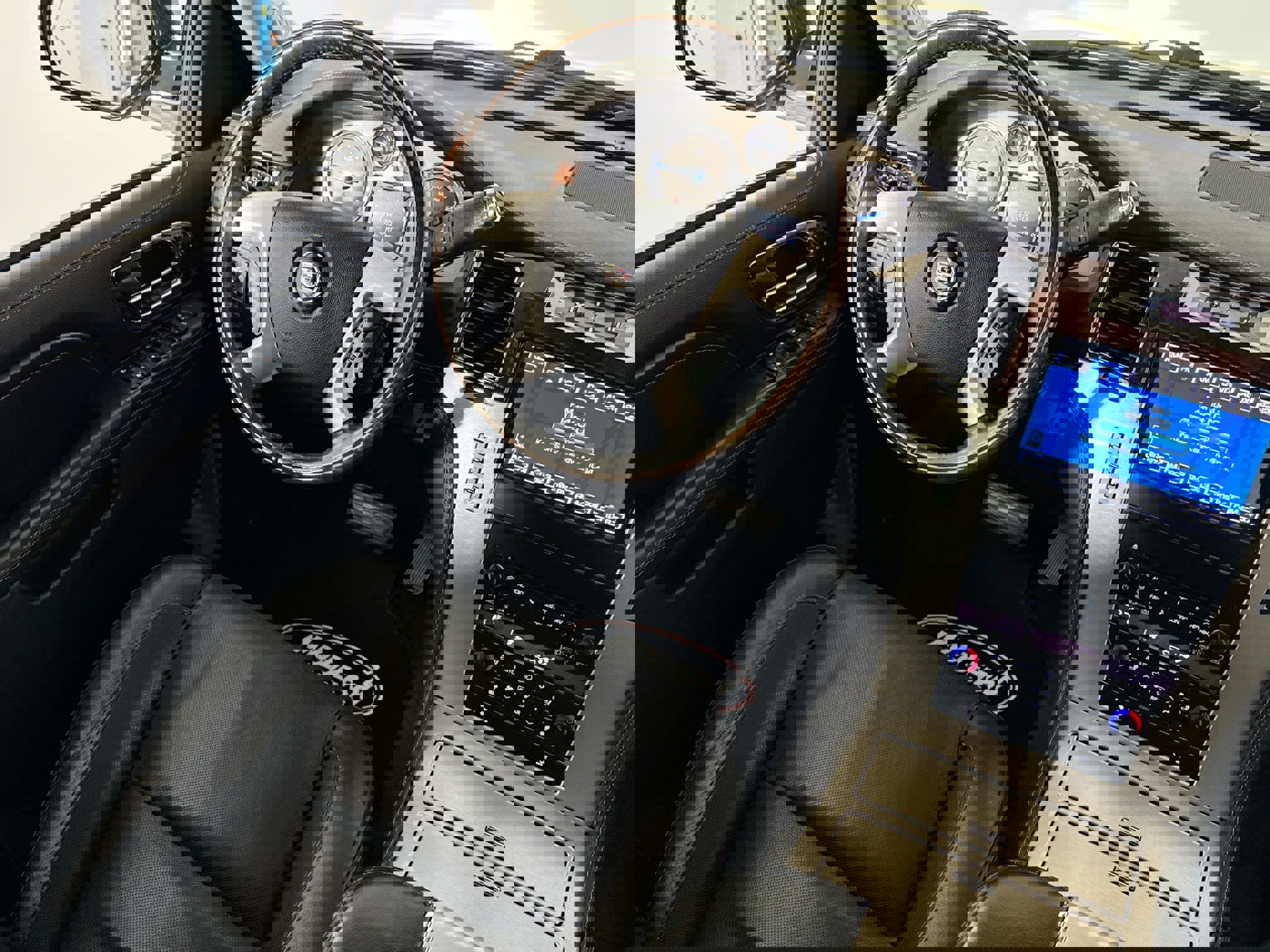 Used 2014 Cadillac Escalade Platinum image 29