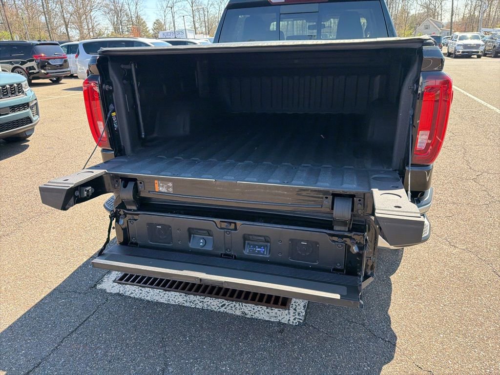 Used 2022 GMC Sierra 1500 SLT w/ SLT Premium Package AWD/4WD image 17