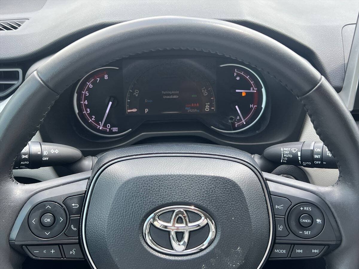 Used 2019 Toyota RAV4 Limited w/ Cold Weather Package FWD image 11