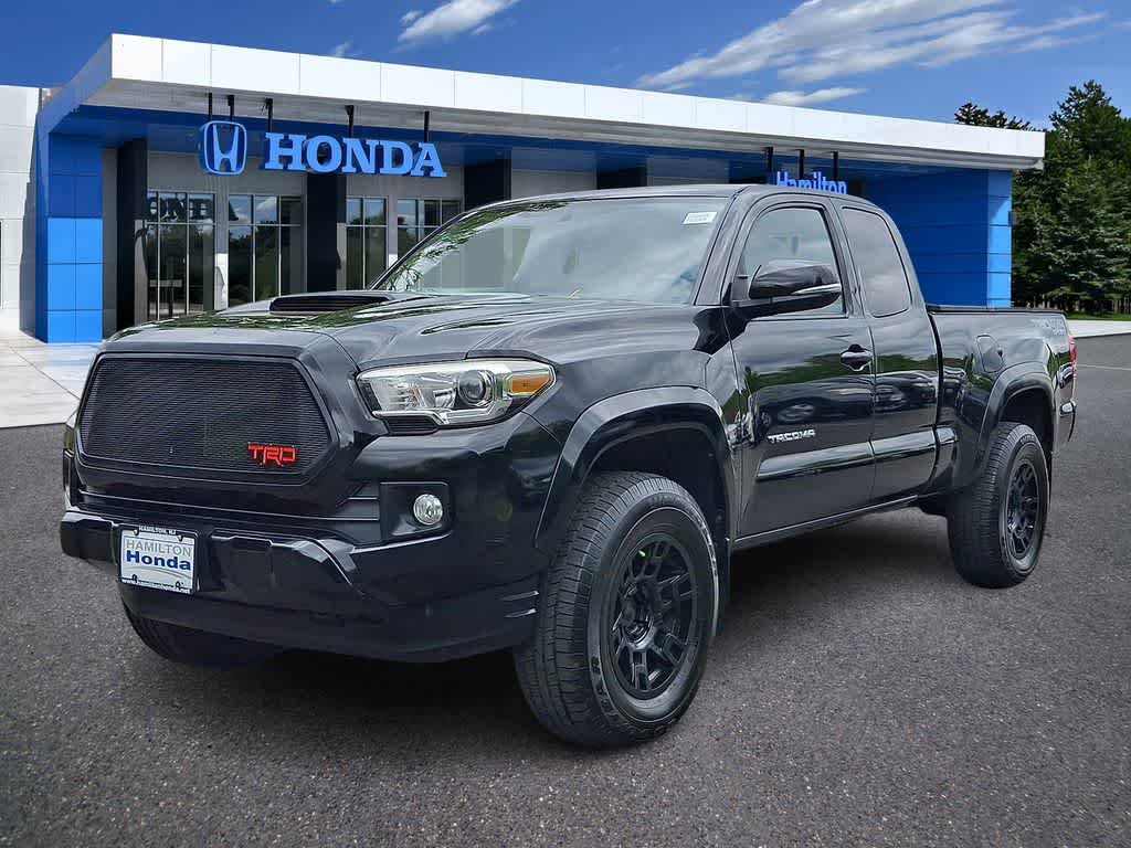 Used 2016 Toyota Tacoma TRD Sport w/ Towing Package AWD/4WD image 1