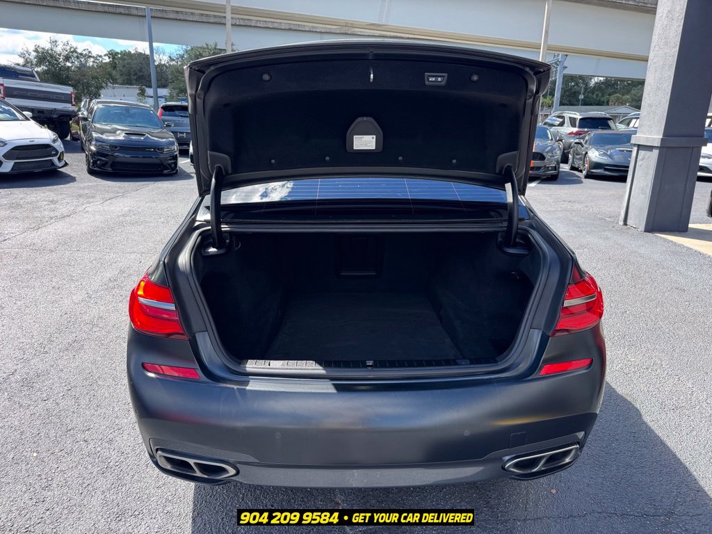 Used 2018 BMW M760i xDrive AWD/4WD image 32