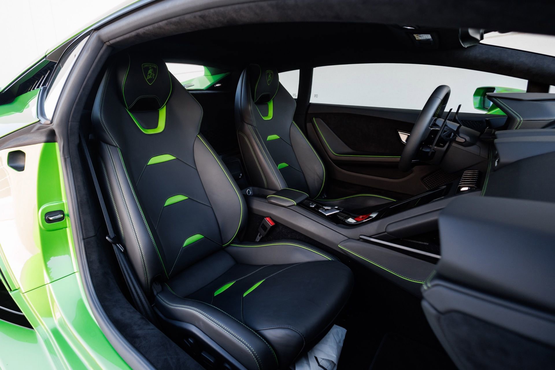 Used 2023 Lamborghini Huracan Tecnica image 32